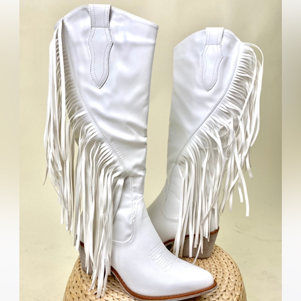 Gorgeous white fringe western boot